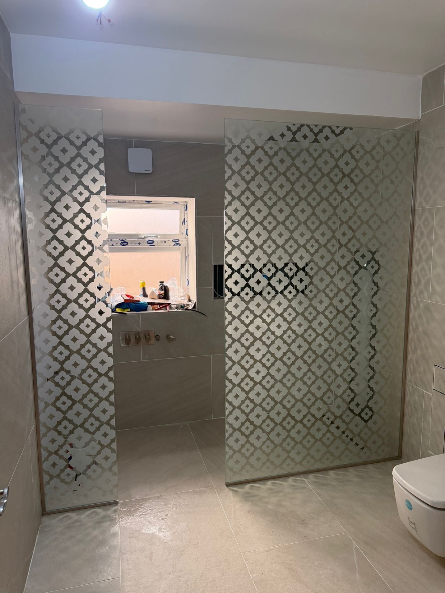 Shower screens by Jays Glass & Glazing