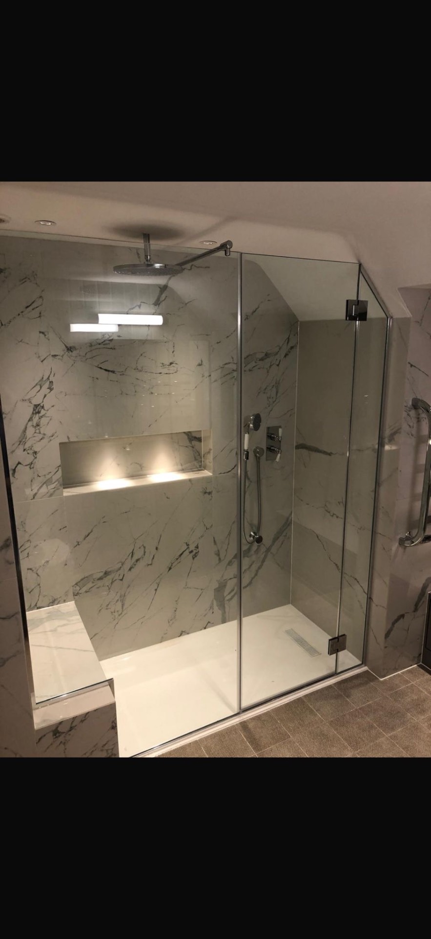 Shower screens by Jays Glass & Glazing