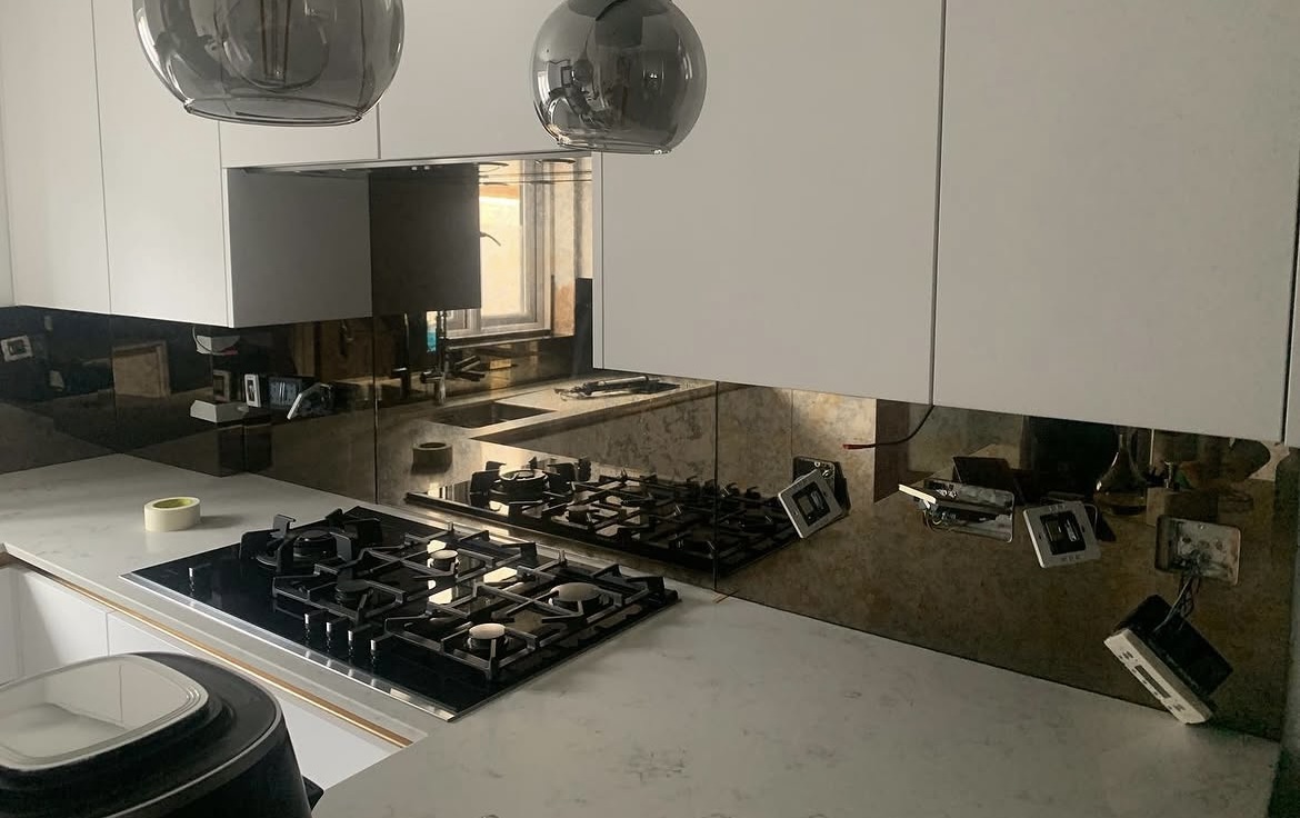 Antique mirror splashbacks by Jays Glass & Glazing